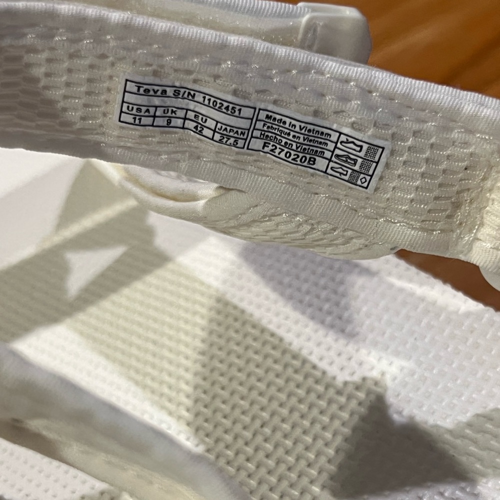Teva Women's Flatform Universal Sandal - NWOT - Picture 5 of 6